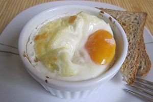 Рецепты яичницы с сыром: глазунья и болтушка с различными добавками