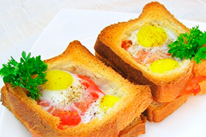 Пошаговые рецепты яичницы в хлебе с колбасой, сыром и помидорами