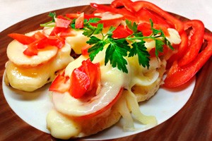Запеченная курица по-французски: рецепт с картошкой и помидорами